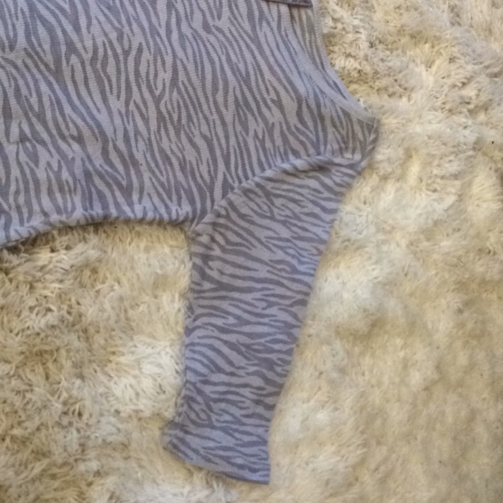 Mid sleeve Top - Picture 2 of 3